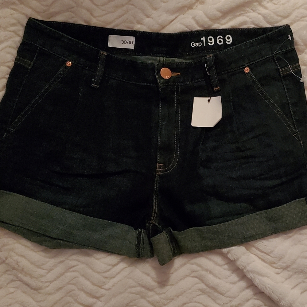 GAP Low Rise Boyfriend Short